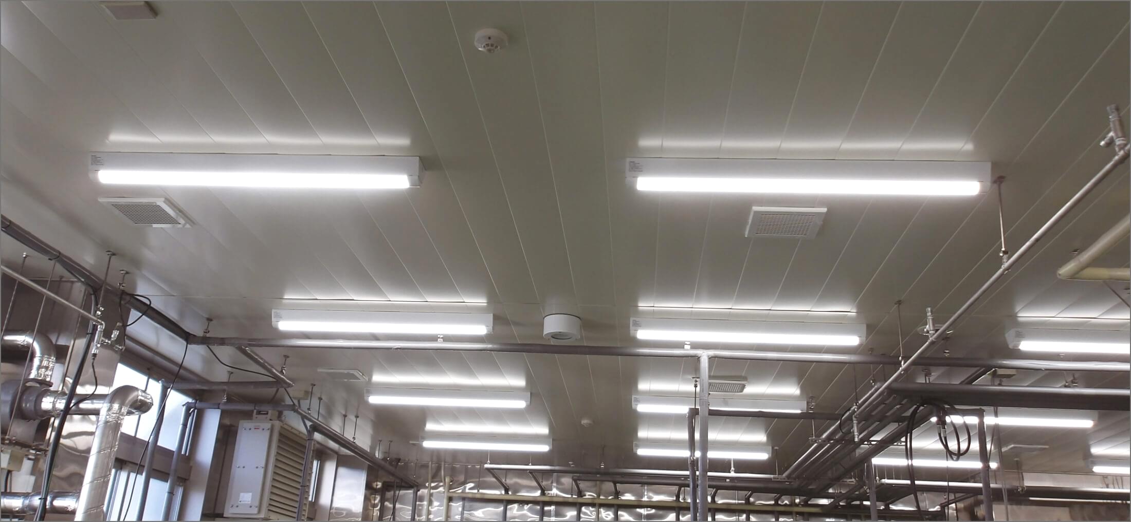 本社工場D棟に設置したLED照明