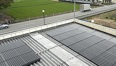 屋上設置の太陽光発電設備
